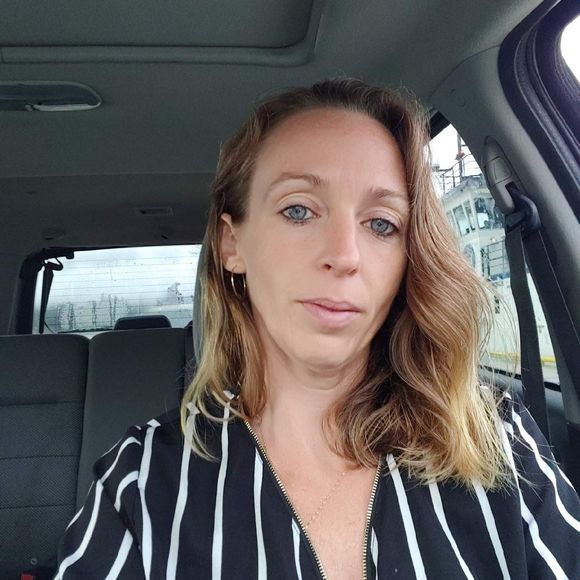 Meet your Posher, Danielle - Picture 1 of 1